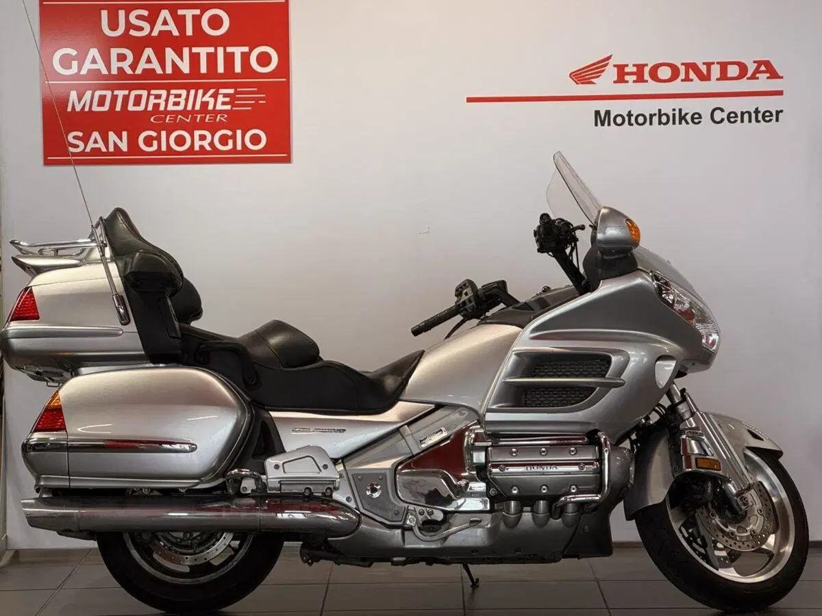 Honda GL 1800 Gold Wing (2000 - 05) (3)