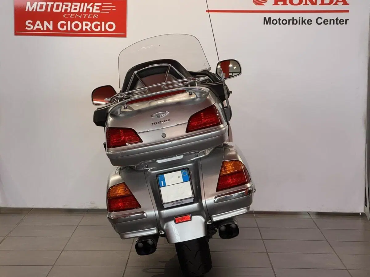 Honda GL 1800 Gold Wing (2000 - 05) (4)