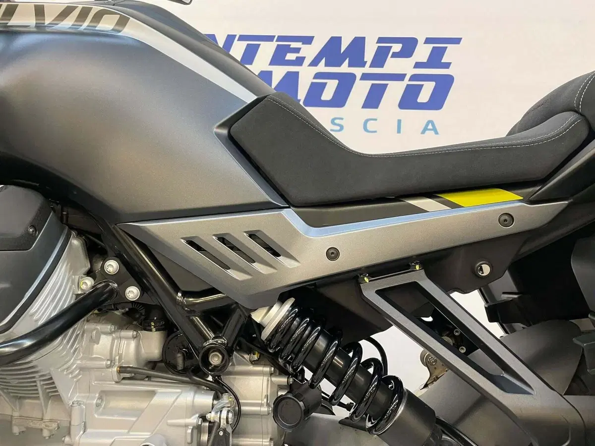 Moto Guzzi Stelvio (2024 - 26) (3)