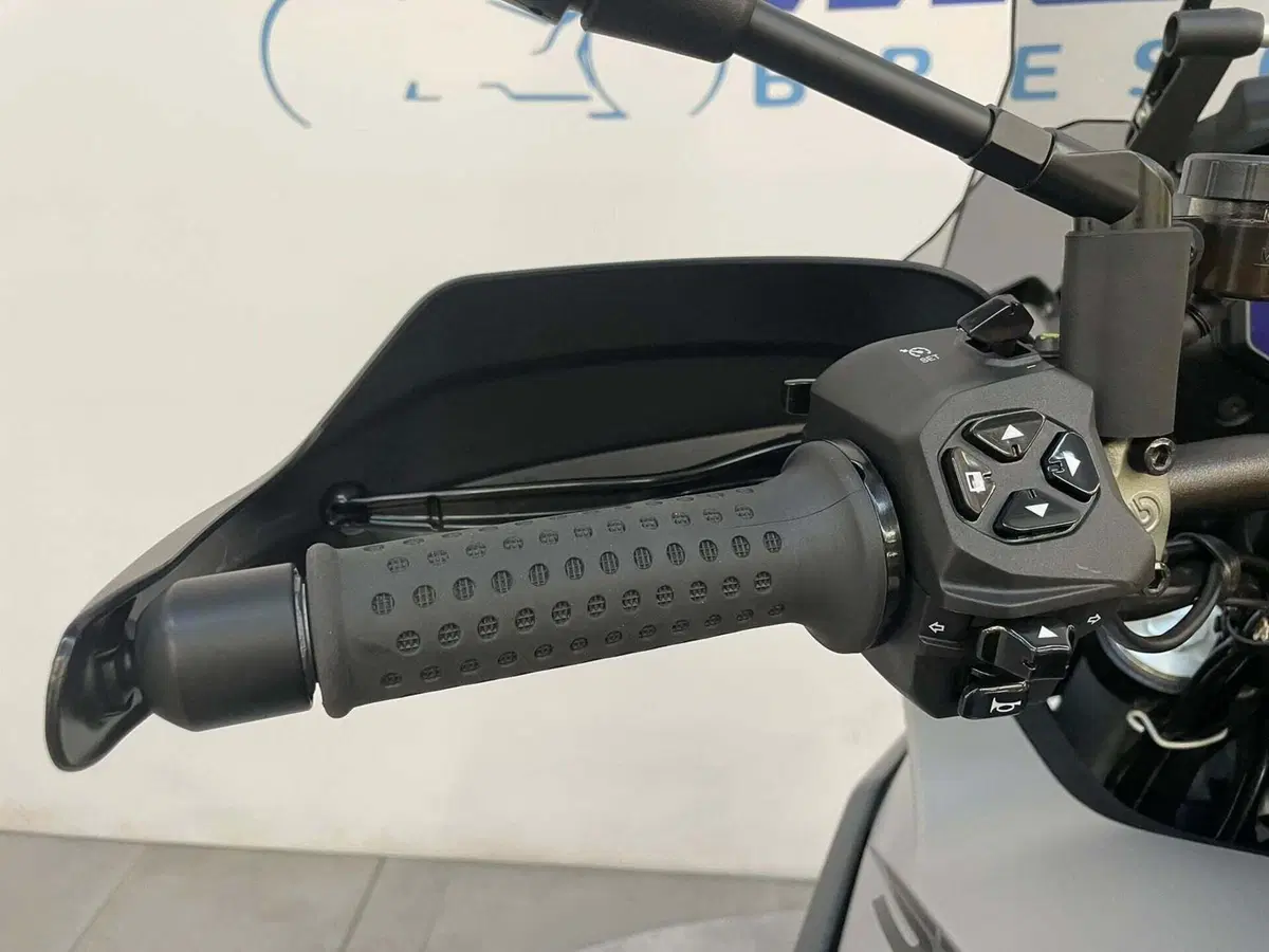 Moto Guzzi Stelvio (2024 - 26) (6)
