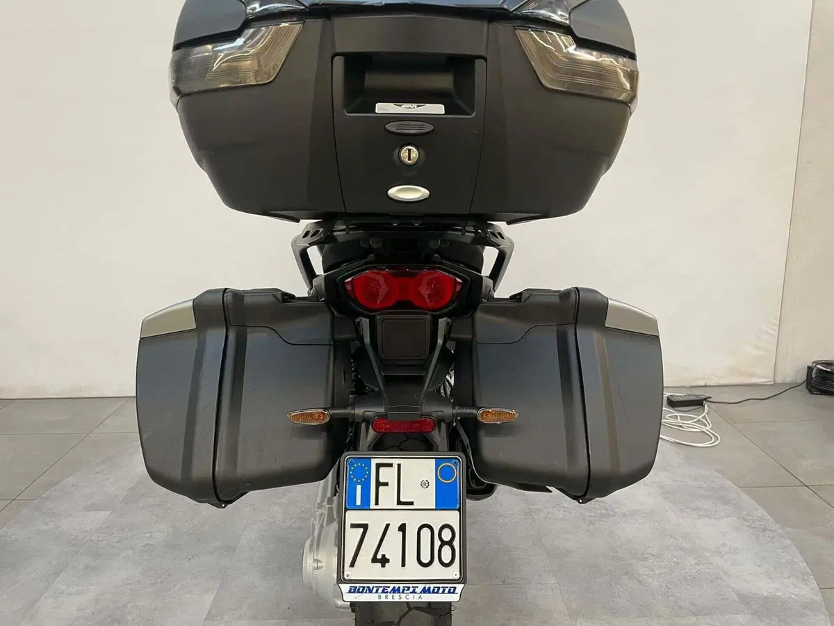 Moto Guzzi Stelvio (2024 - 26) (11)