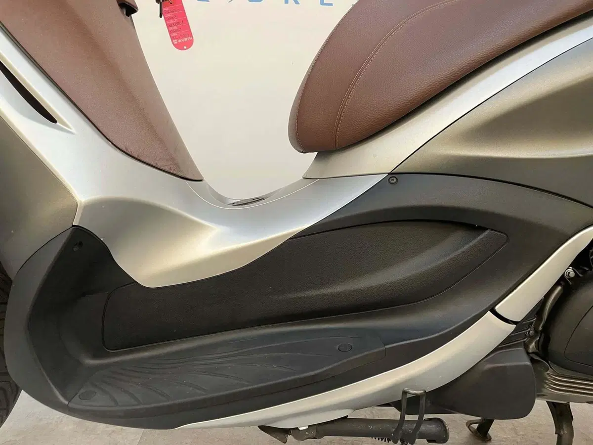 Piaggio Beverly 300 i.e. ABS-ASR (2016 - 20) (3)