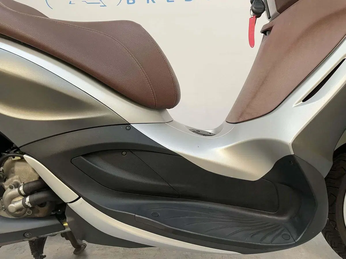 Piaggio Beverly 300 i.e. ABS-ASR (2016 - 20) (13)