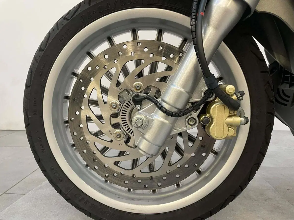 Piaggio Beverly 300 i.e. ABS-ASR (2016 - 20) (6)