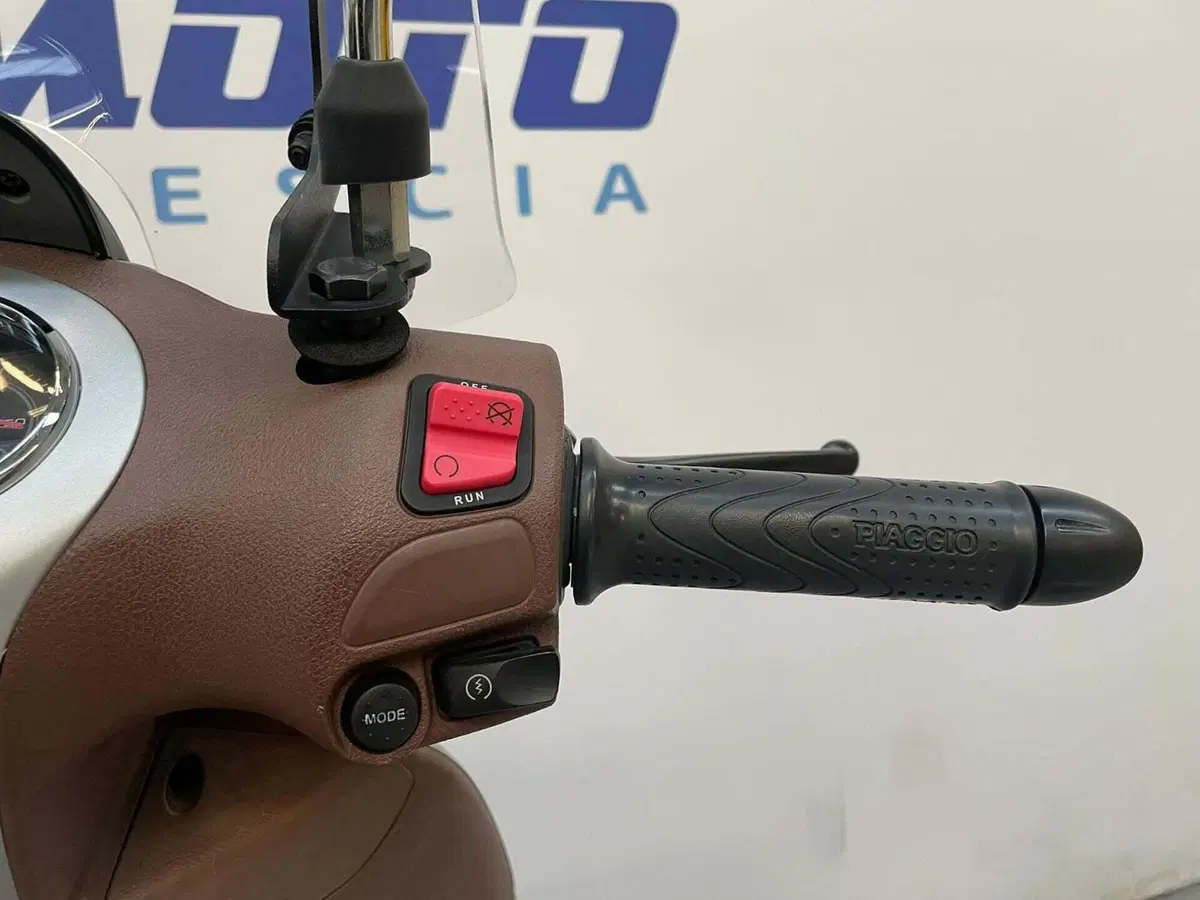 Piaggio Beverly 300 i.e. ABS-ASR (2016 - 20) (8)