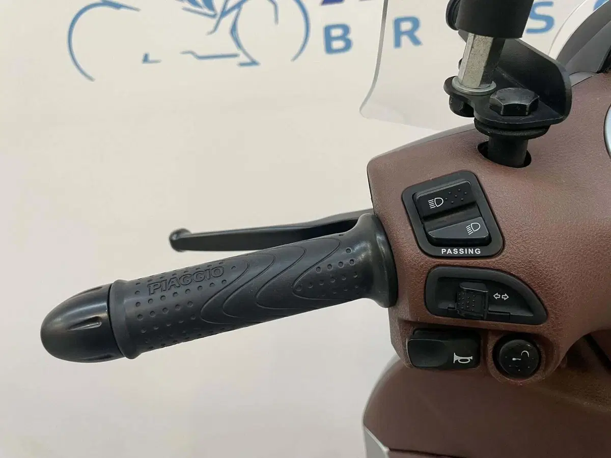 Piaggio Beverly 300 i.e. ABS-ASR (2016 - 20) (9)