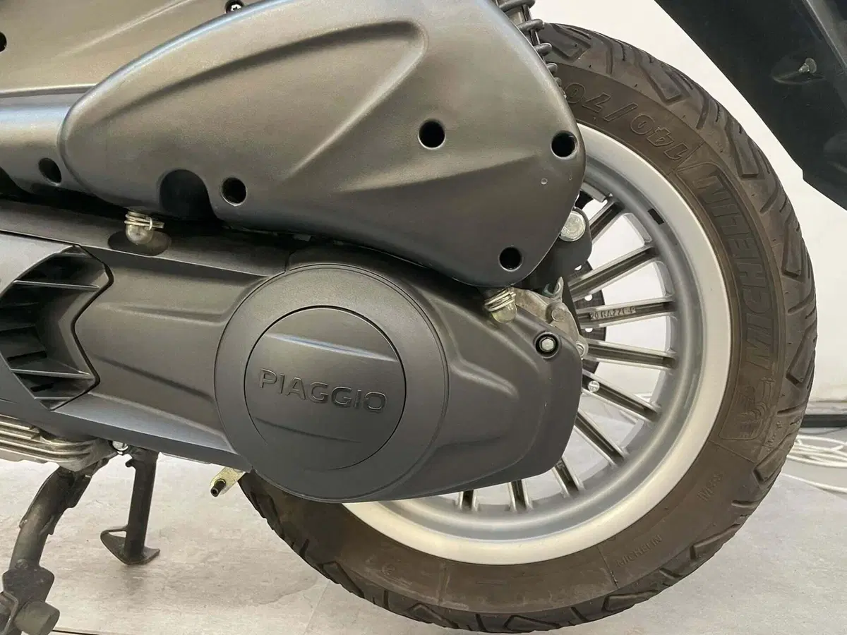Piaggio Beverly 300 i.e. ABS-ASR (2016 - 20) (10)