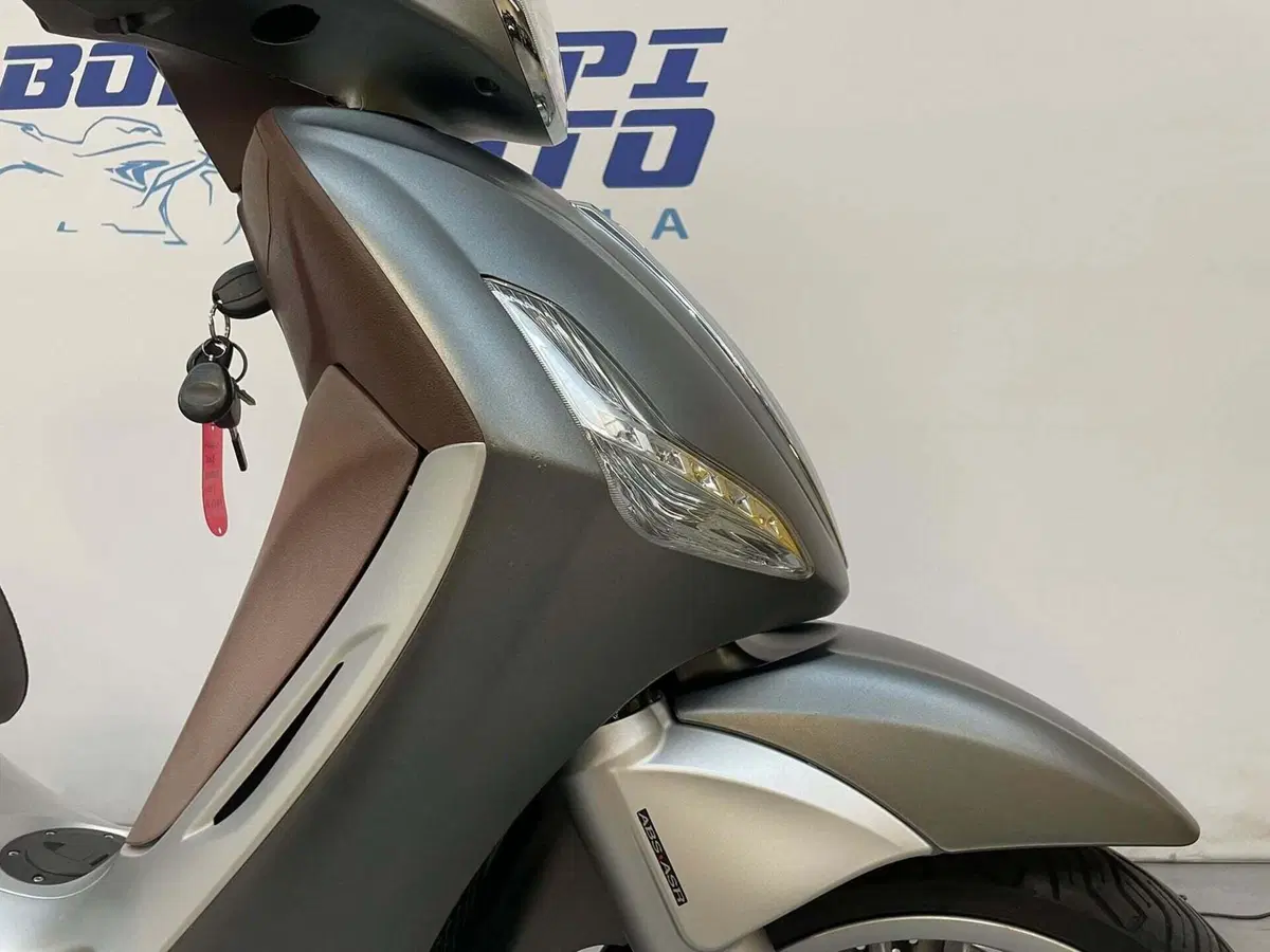 Piaggio Beverly 300 i.e. ABS-ASR (2016 - 20) (12)