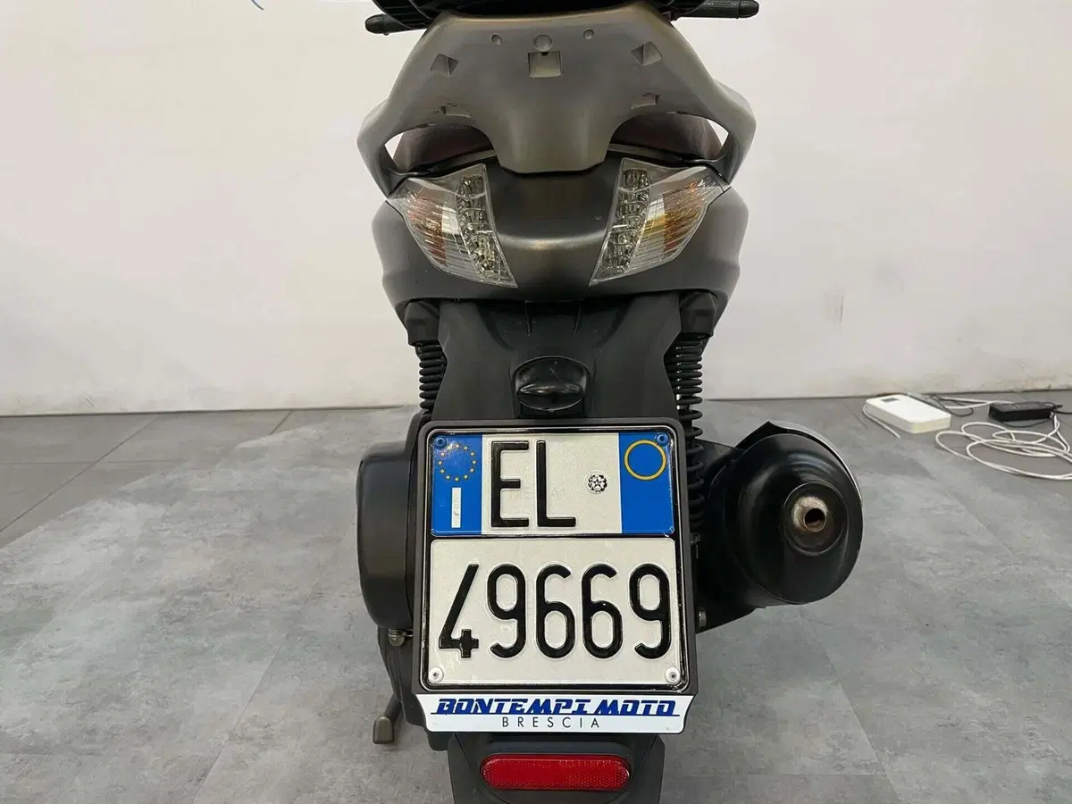 Piaggio Beverly 300 i.e. ABS-ASR (2016 - 20) (14)