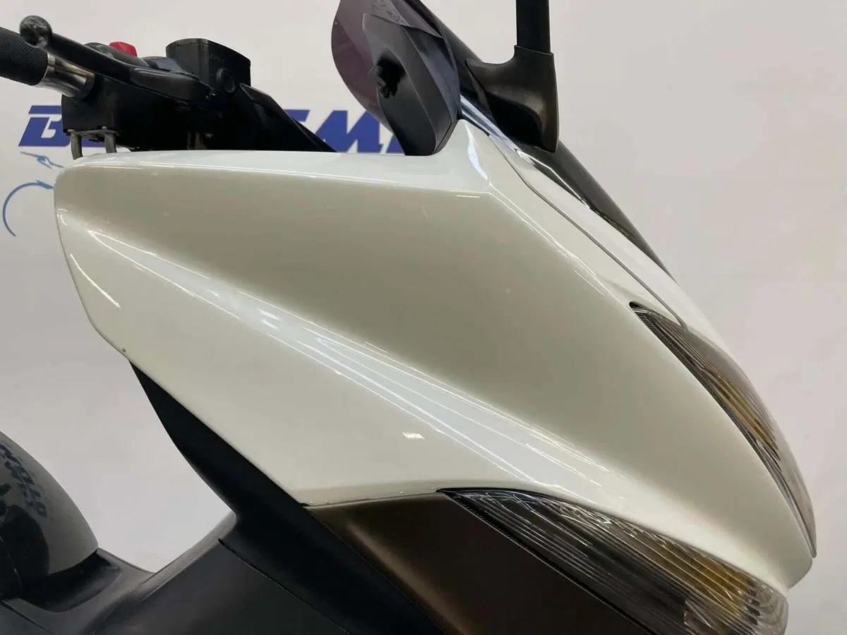 Yamaha T-Max 500 White Max (2010 - 11) (4)