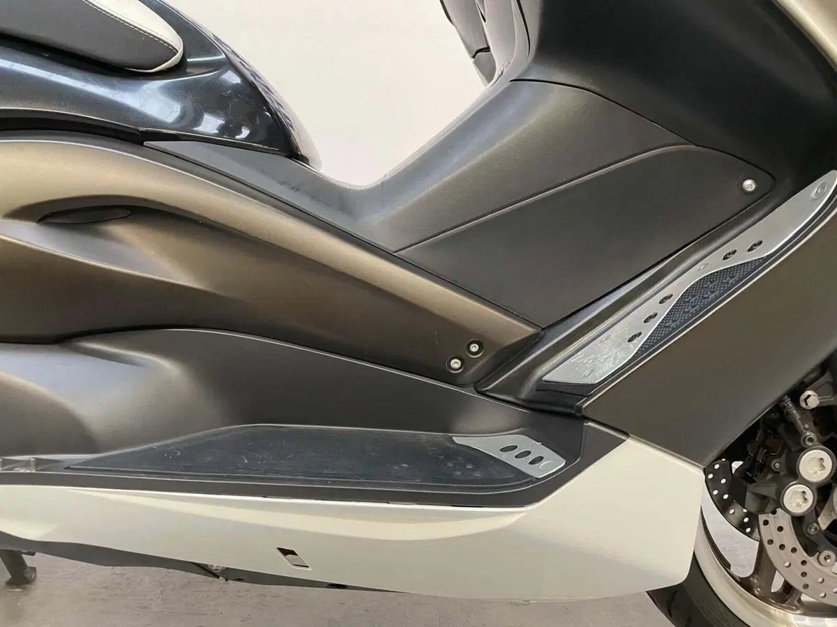 Yamaha T-Max 500 White Max (2010 - 11) (5)