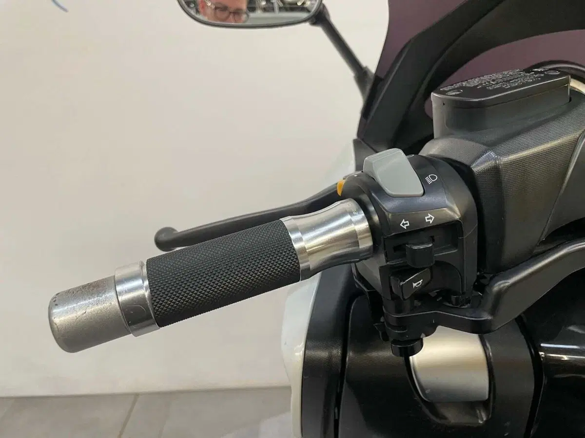 Yamaha T-Max 500 White Max (2010 - 11) (8)