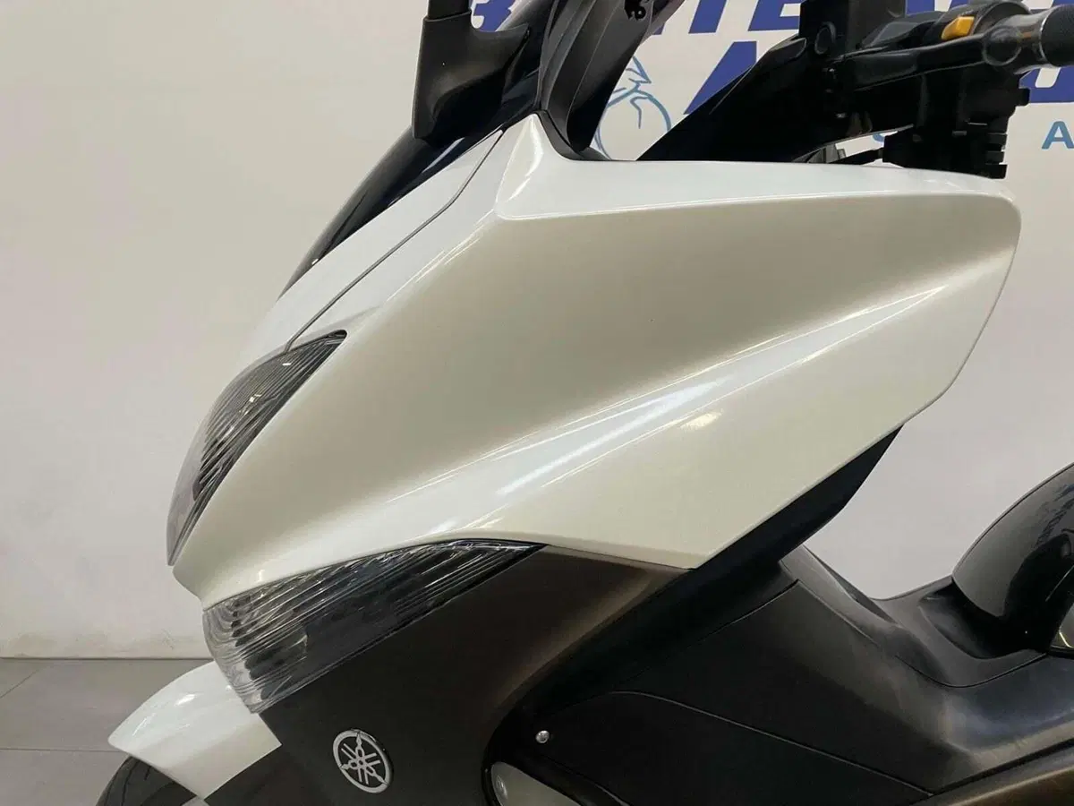 Yamaha T-Max 500 White Max (2010 - 11) (14)