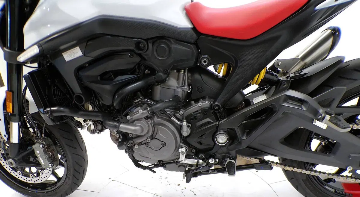 Ducati Monster 937 + (2021 - 25) (7)