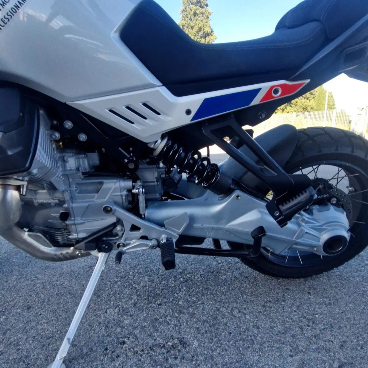 Moto Guzzi Stelvio Duecento Tributo (2025 - 26) (10)