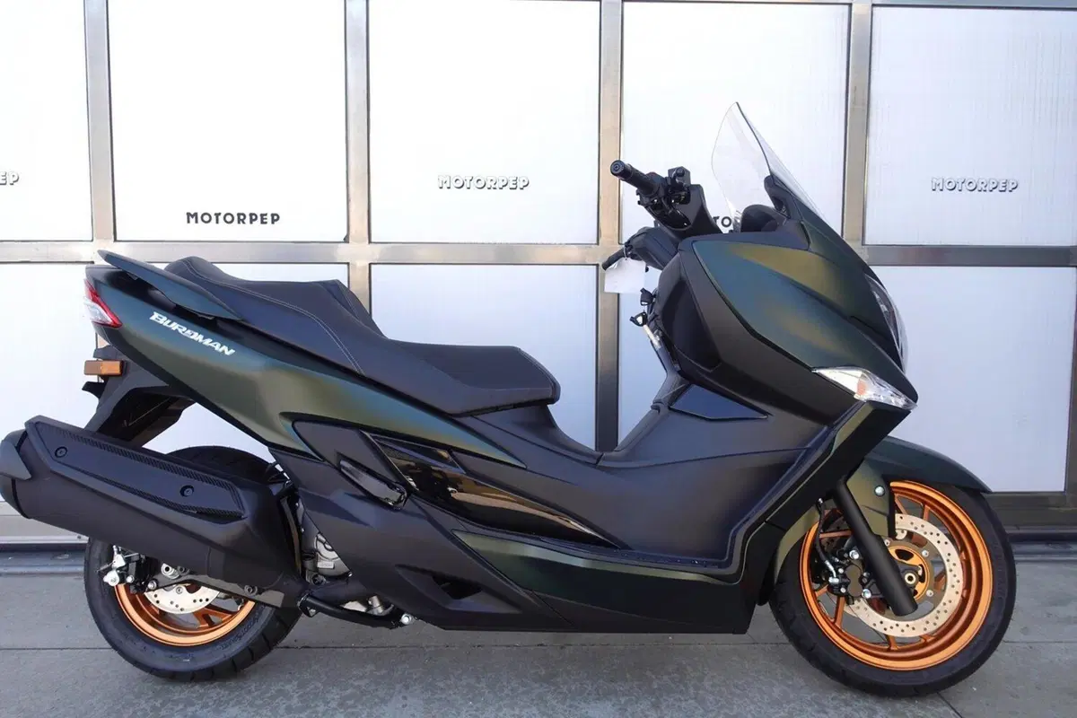 Suzuki Burgman 400 (2025 - 26) (4)