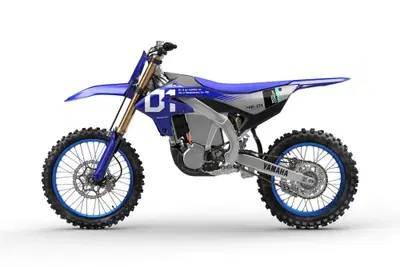 Yamaha con la sua nuova elettrica al MXoN in Francia
