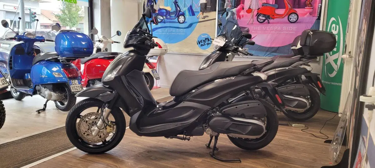 Piaggio Beverly 350 Police ABS-ASR (2018 - 20) (4)