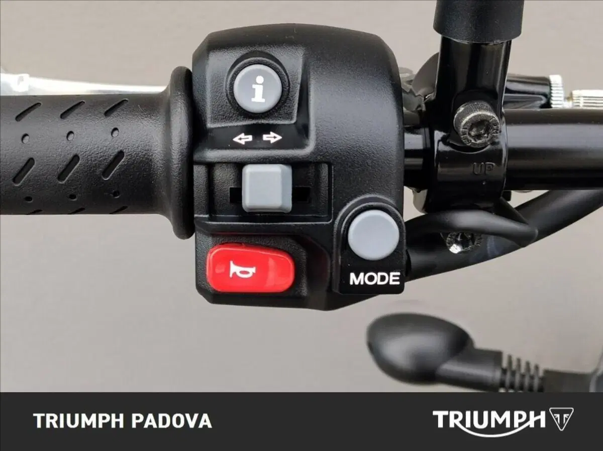Triumph Street Twin 900 (2021 - 22) (12)