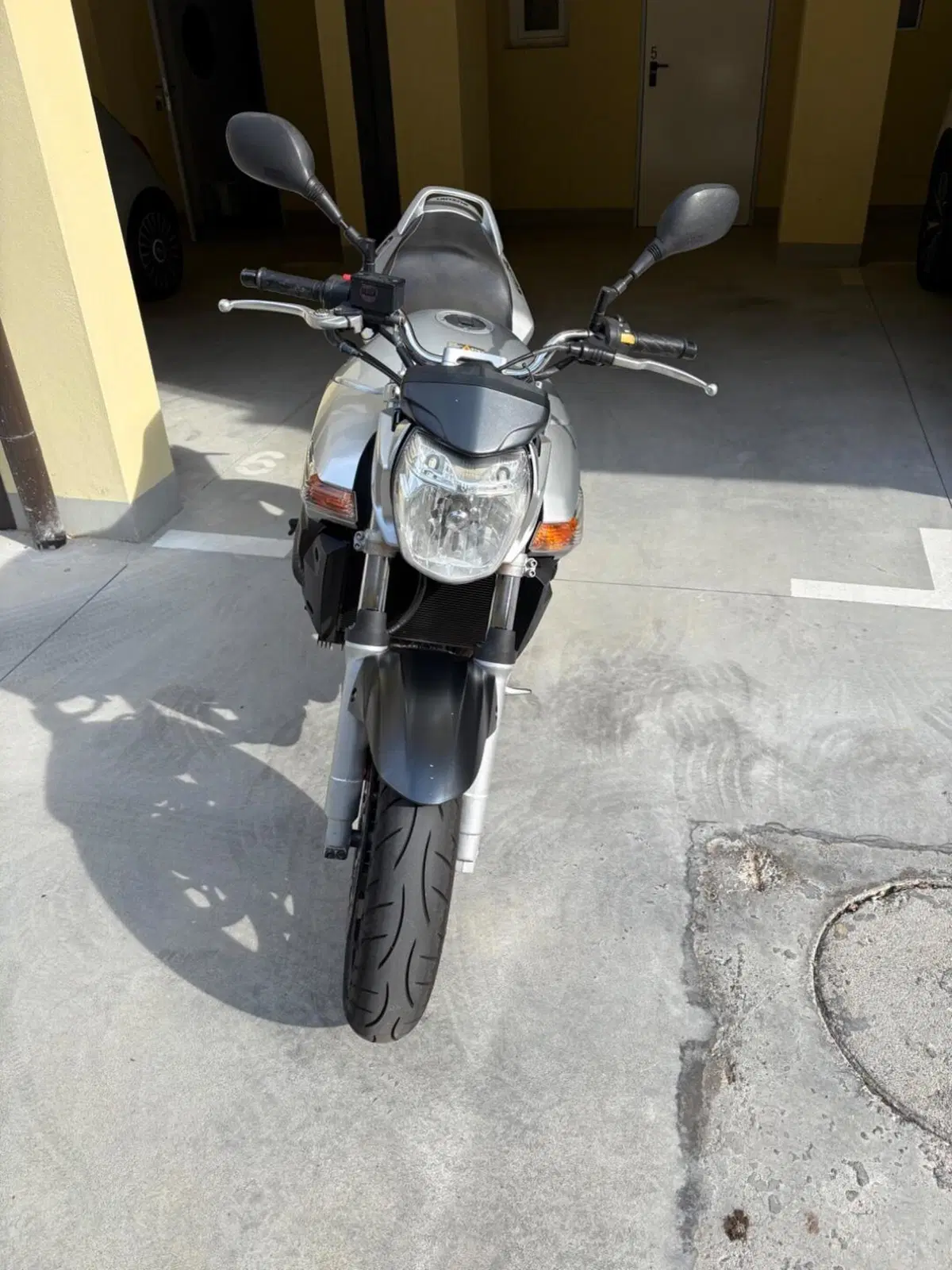 Suzuki GSR 600 (2006 - 11) (2)