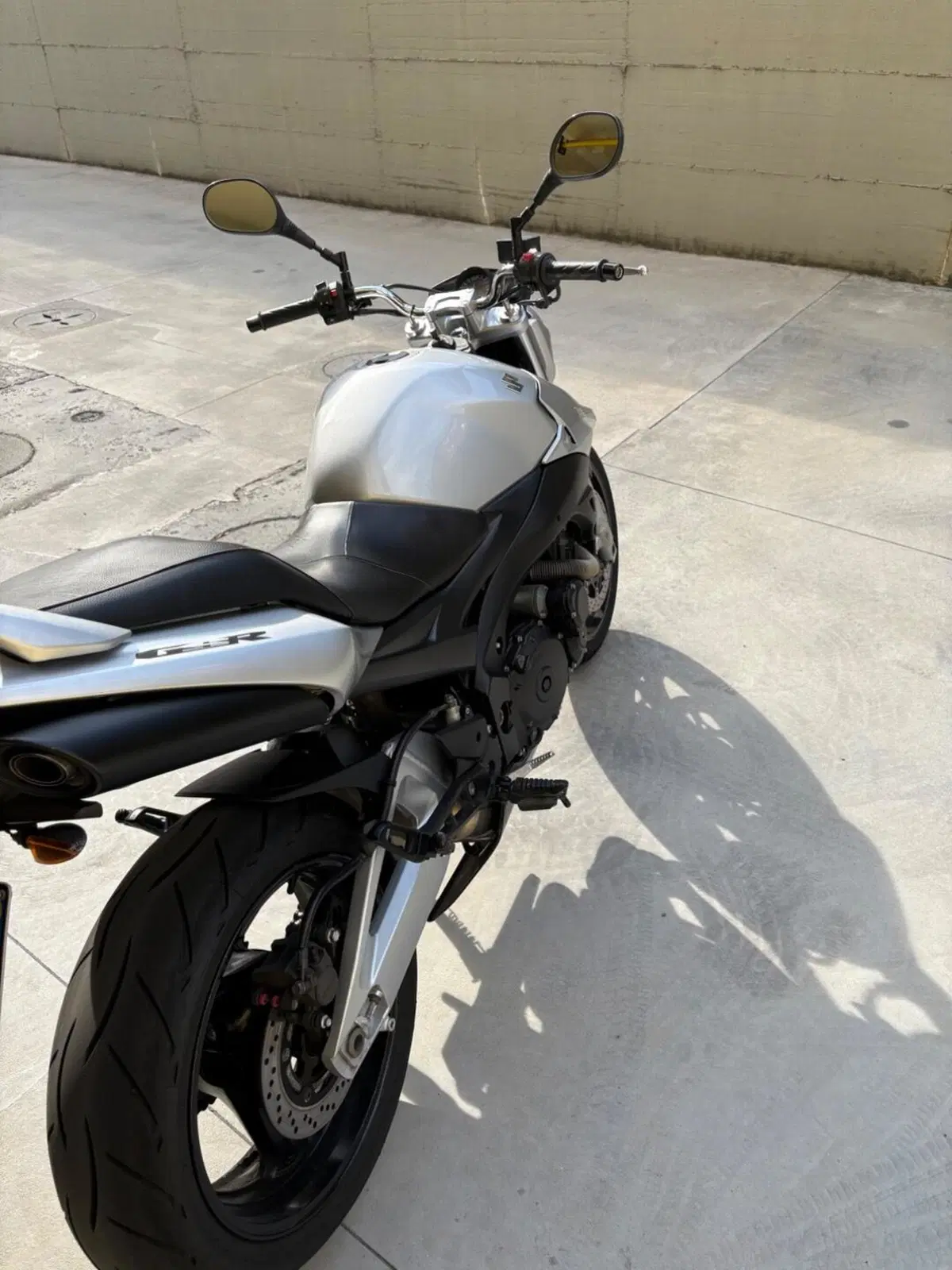 Suzuki GSR 600 (2006 - 11) (3)