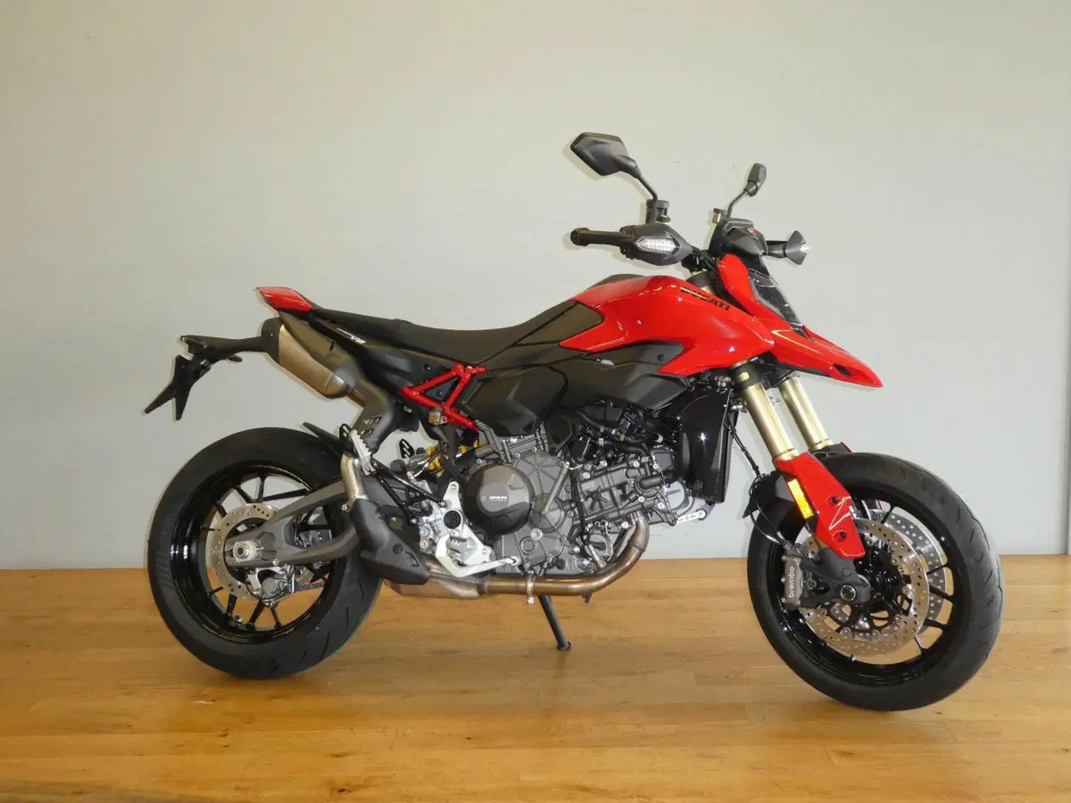 Ducati Hypermotard V2 (2026)