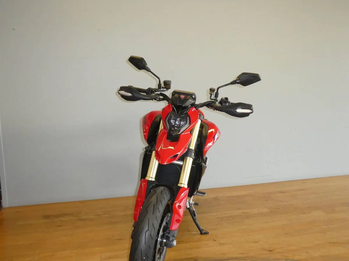 Ducati Hypermotard V2 (2026) (2)