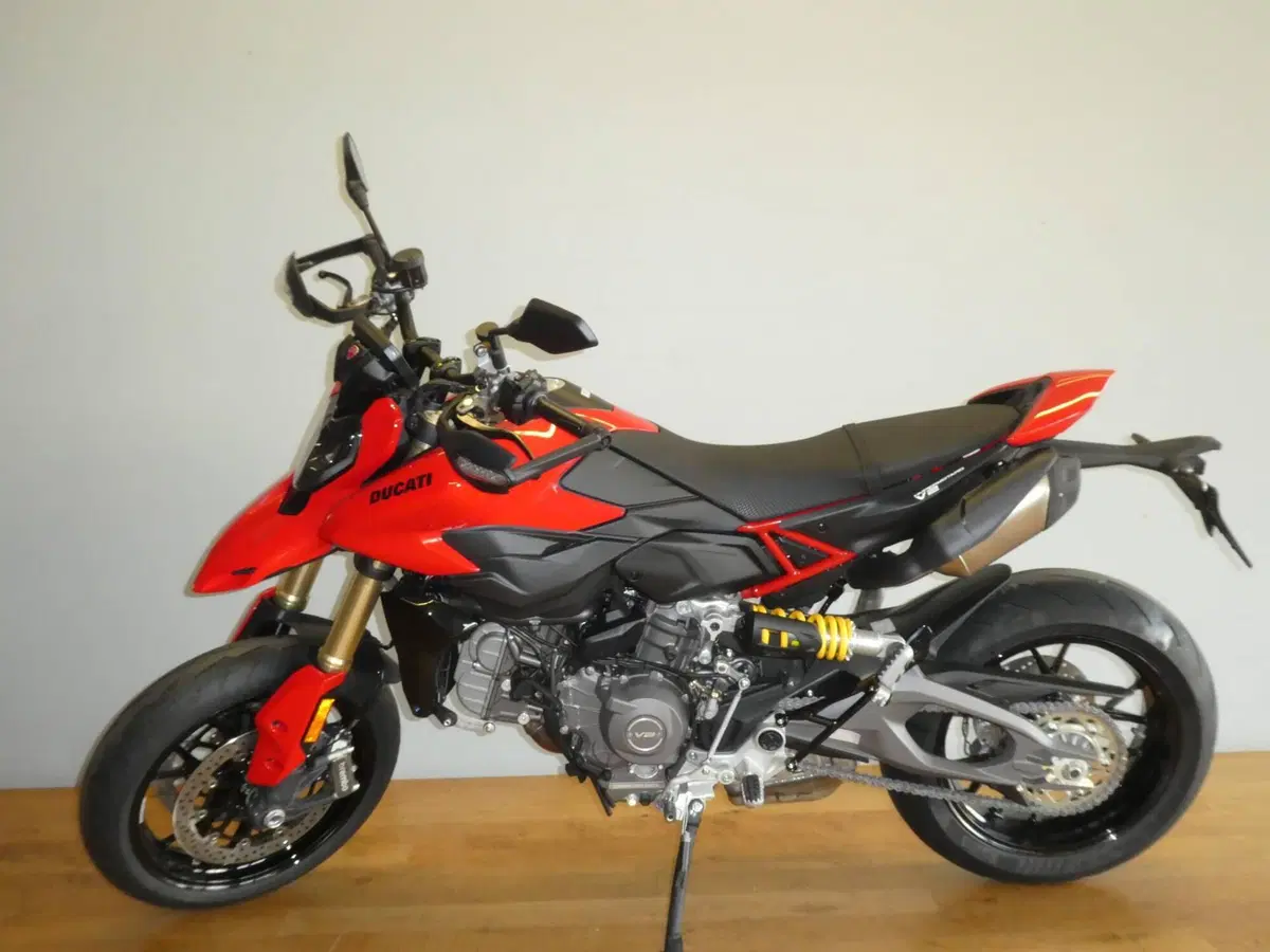 Ducati Hypermotard V2 (2026) (3)