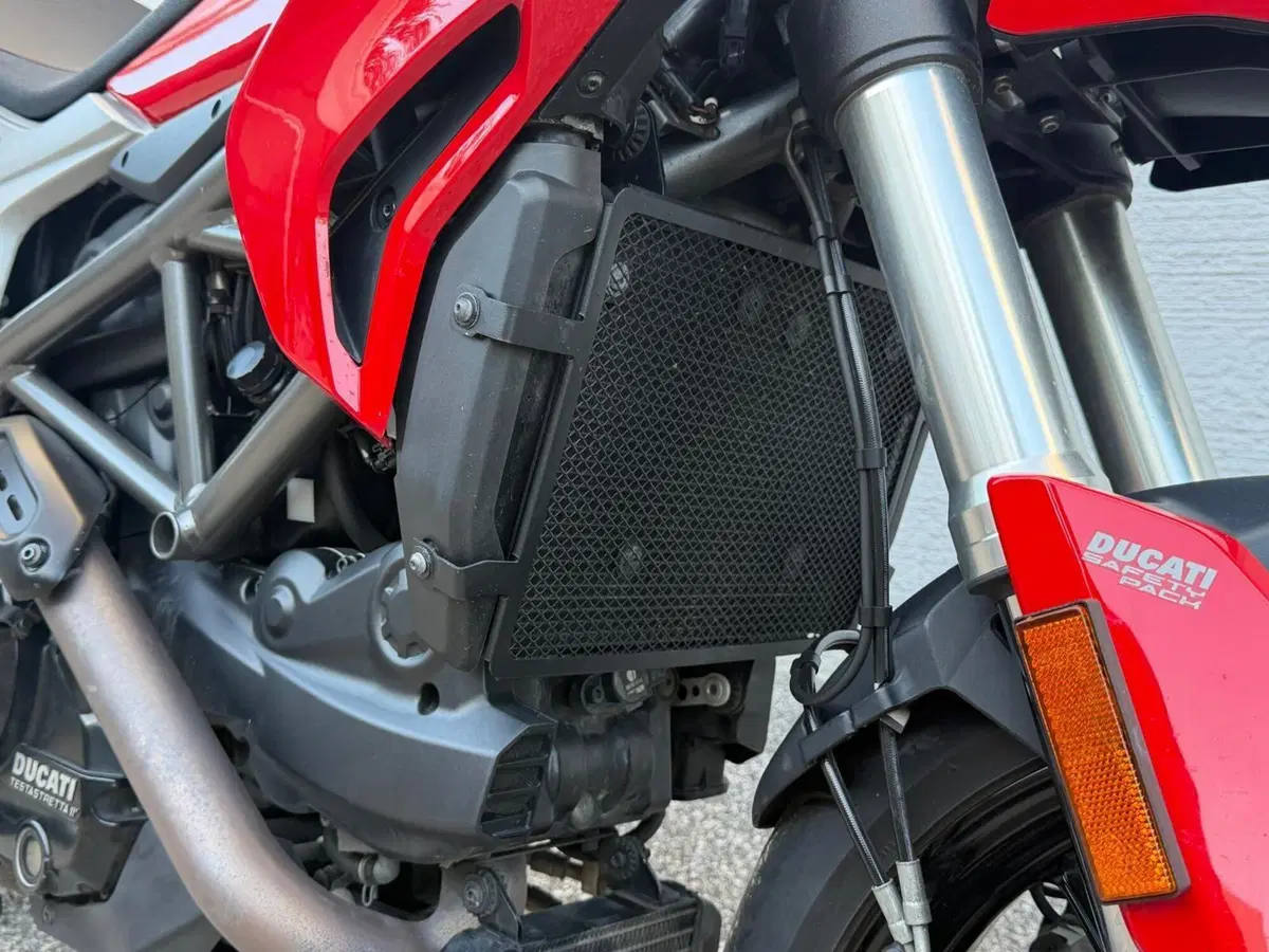 Ducati Hyperstrada 939 (2016 - 18) (4)