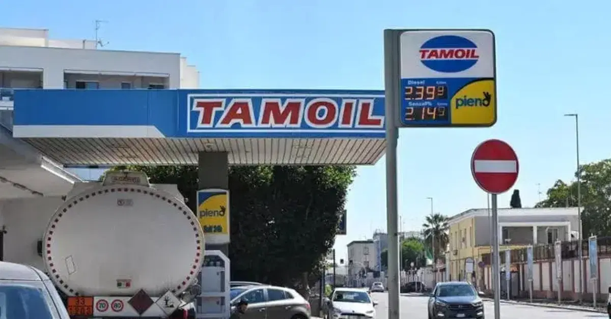 Tetto ai carburanti: Palazzo Chigi tratta con Tripoli per portare dentro Tamoil. Ma sul gasolio pesa l'incognita Trump