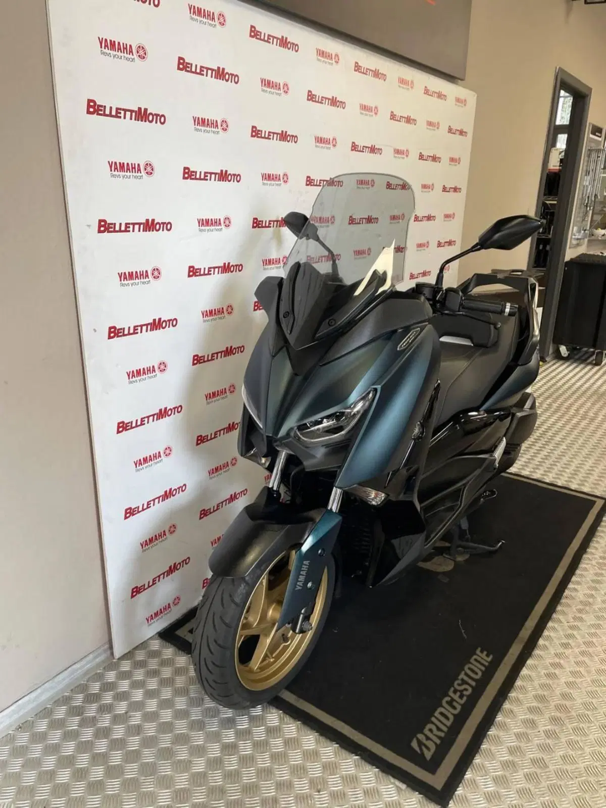 Yamaha X-Max 300 Tech Max (2021 - 24) (2)
