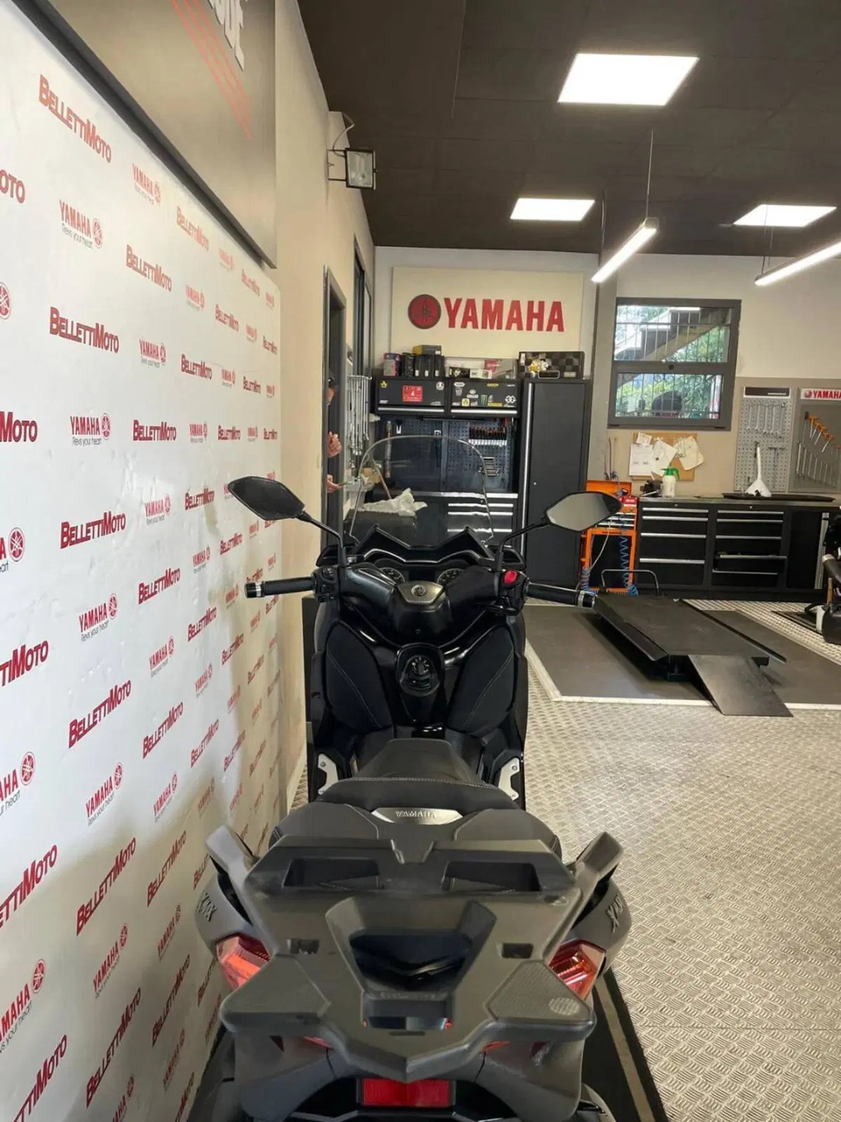 Yamaha X-Max 300 Tech Max (2021 - 24) (3)
