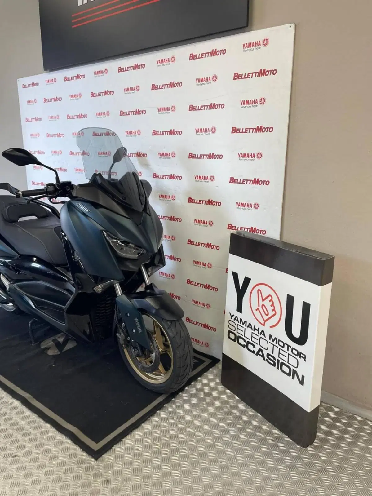 Yamaha X-Max 300 Tech Max (2021 - 24) (4)