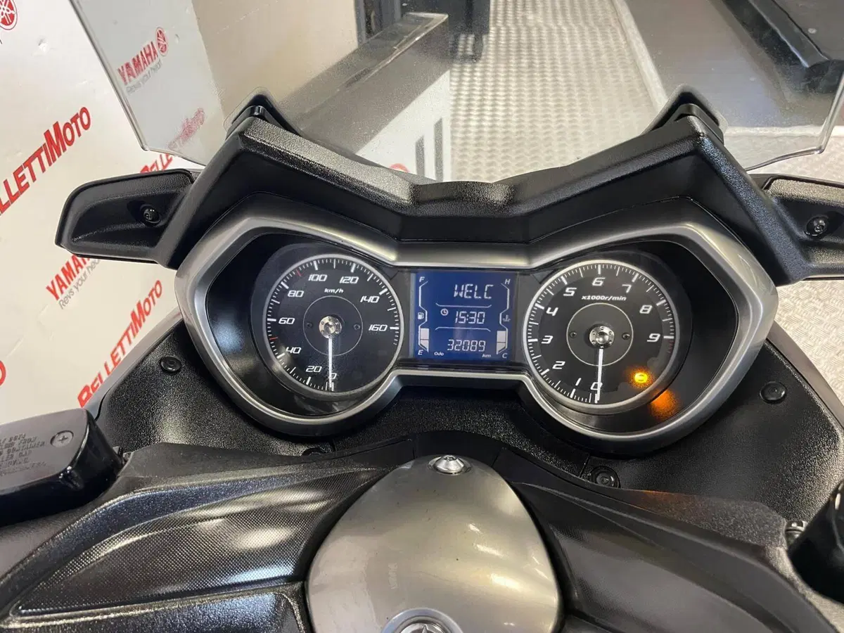 Yamaha X-Max 300 Tech Max (2021 - 24) (5)