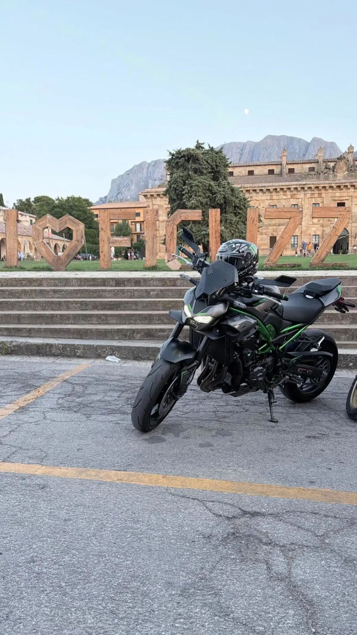 Kawasaki Z 900 (2025 - 26) (5)