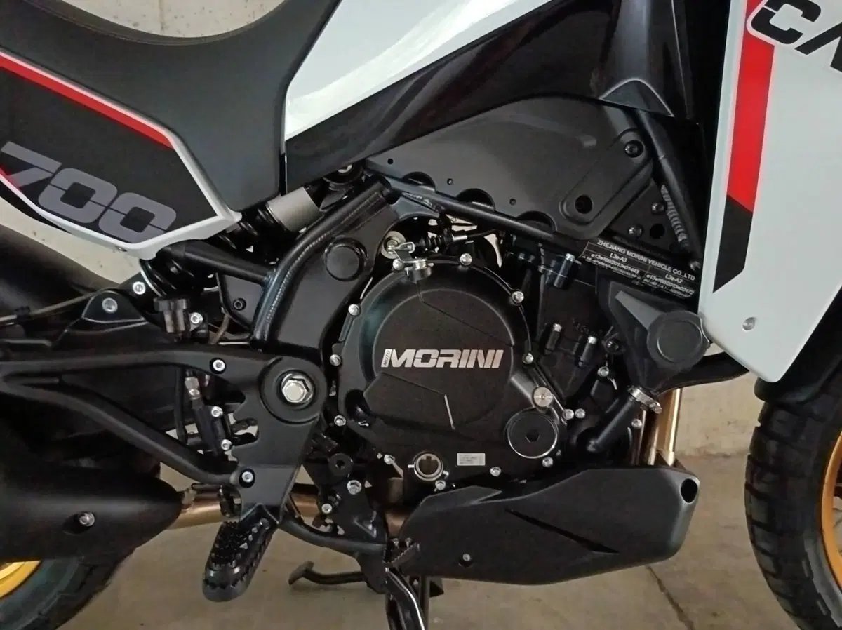 Moto Morini X-Cape 700 Gold Edition (2025 - 26) (3)