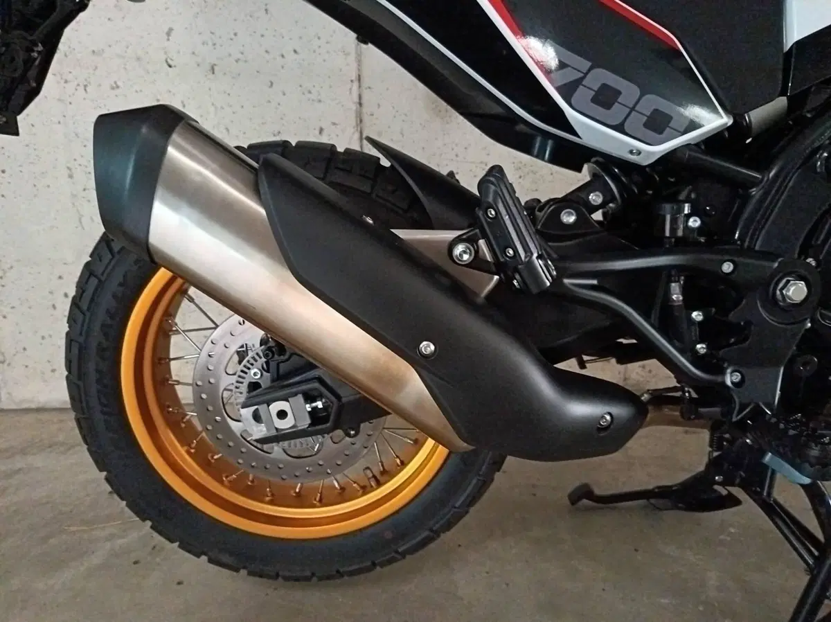 Moto Morini X-Cape 700 Gold Edition (2025 - 26) (4)