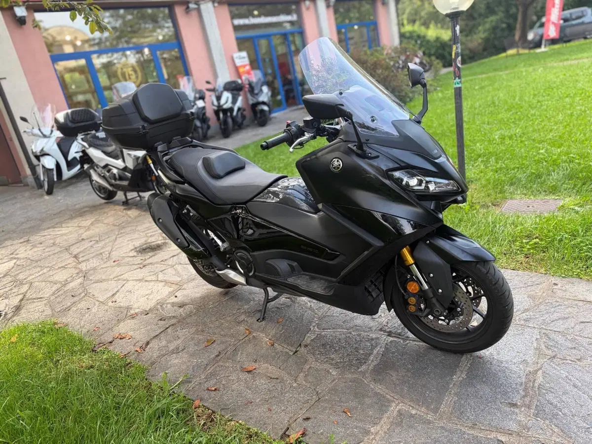 Yamaha T-Max 560 (2022 - 24) (4)