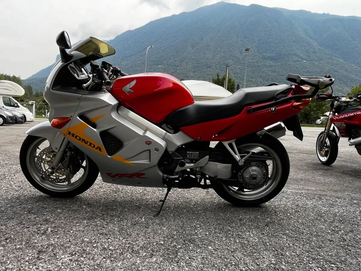 Honda VFR 750 (4)