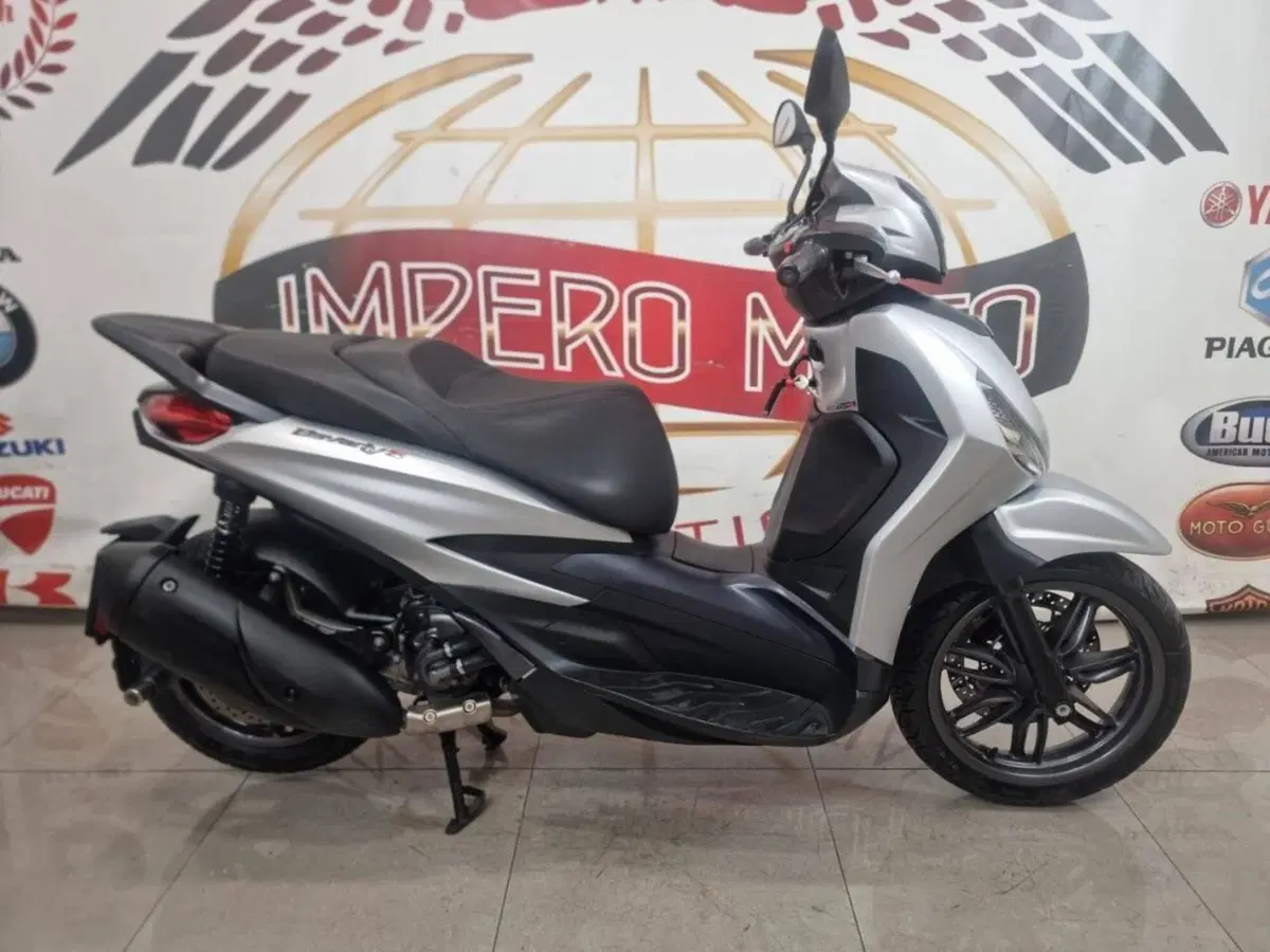 Piaggio Beverly 300 S (2021) (2)