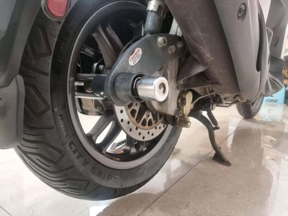 Piaggio Beverly 300 S (2021) (7)