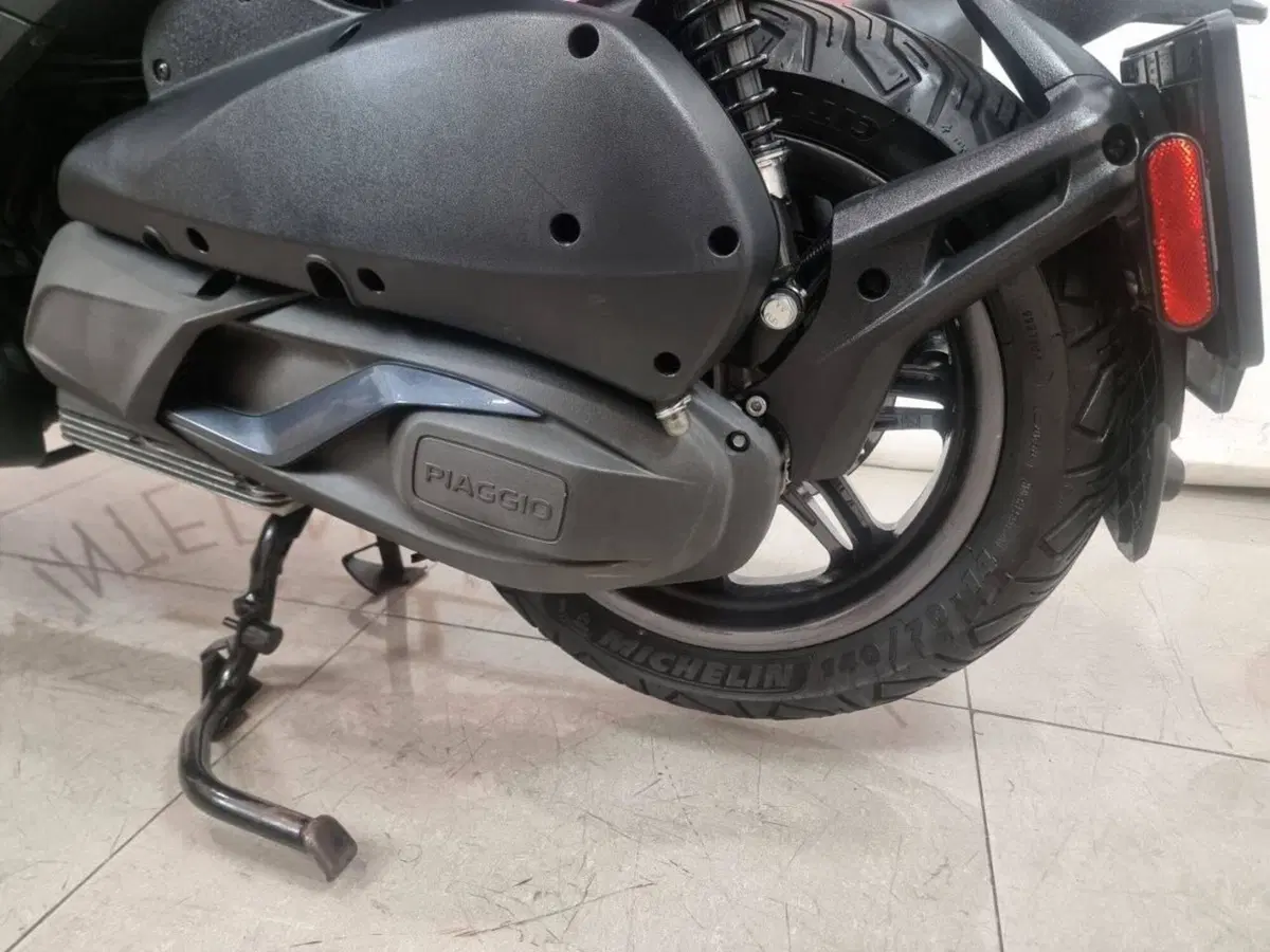 Piaggio Beverly 300 S (2021) (8)