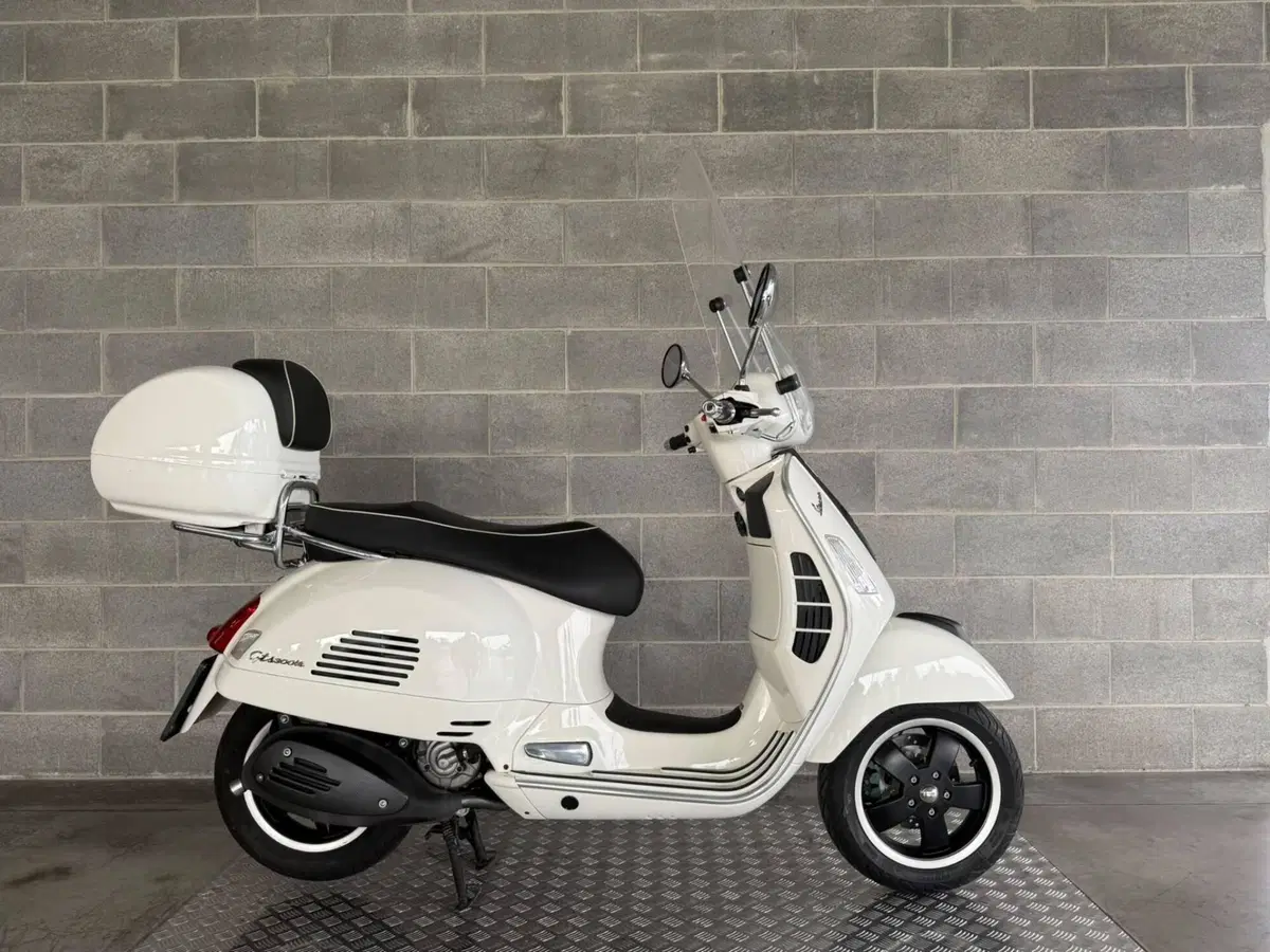 Vespa GTS 300 (2010 - 14) (4)