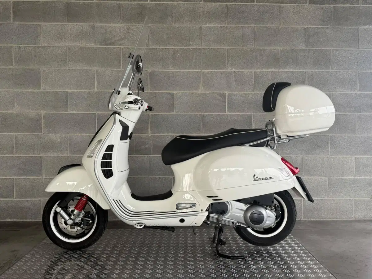 Vespa GTS 300 (2010 - 14) (3)