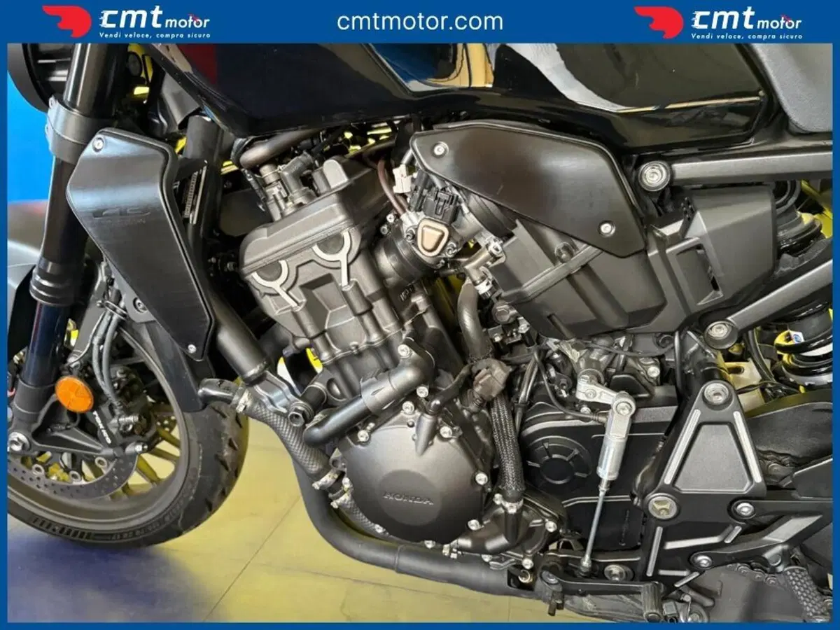 Honda CB 1000 R (2021 - 25) (8)