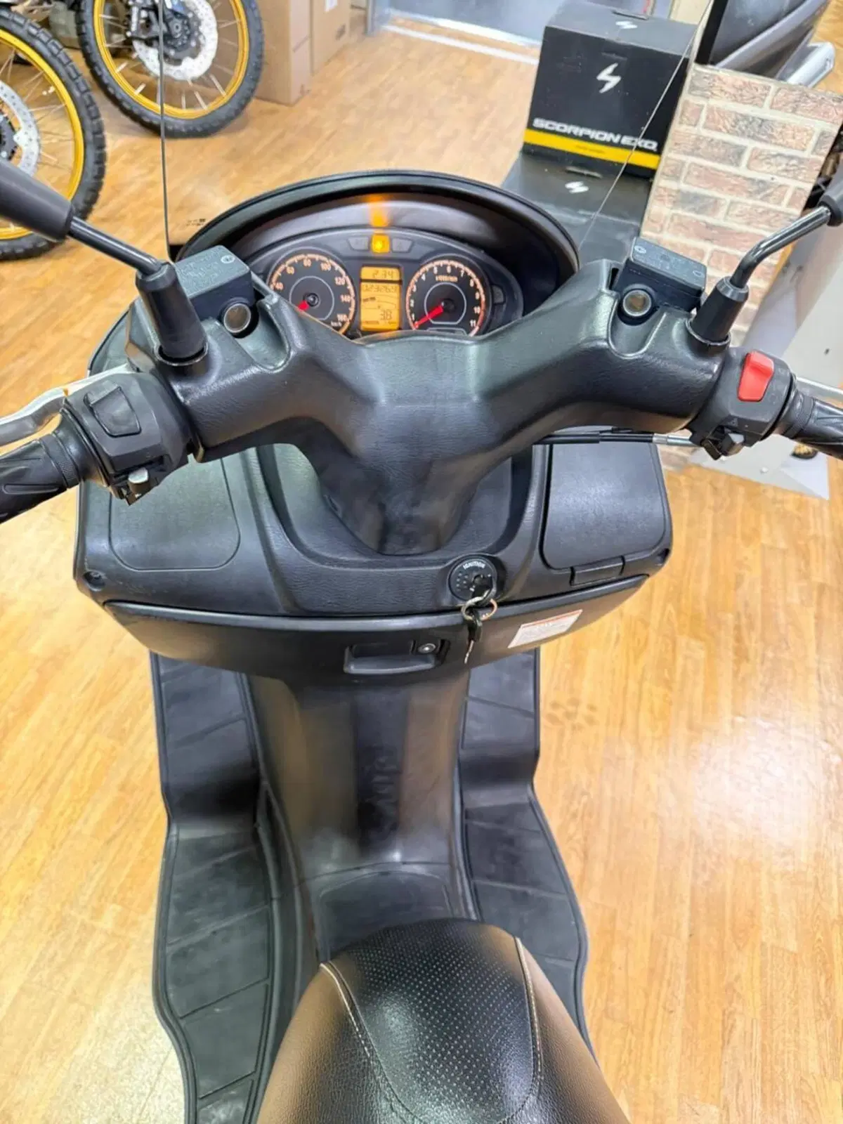 Suzuki Burgman UH 200 (2014 - 15) (4)