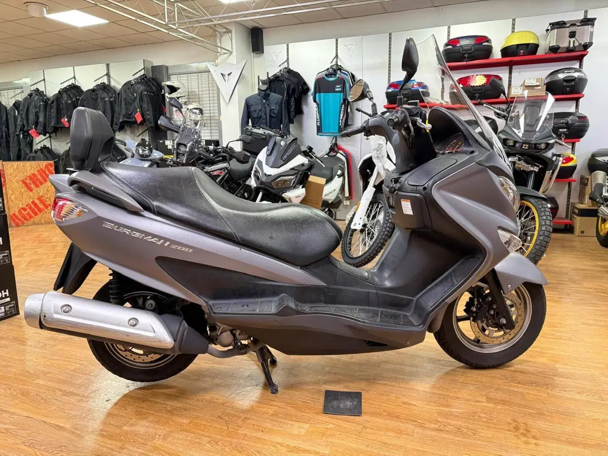 Suzuki Burgman UH 200 (2014 - 15) (2)