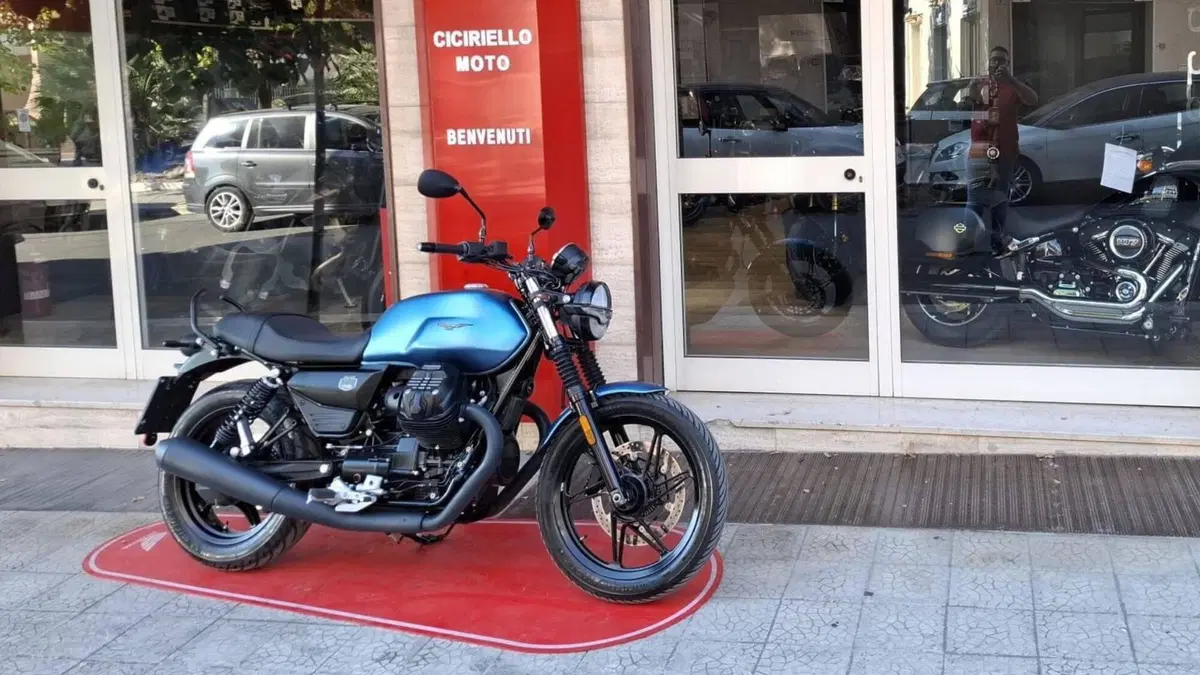 Moto Guzzi V7 Stone (2025 - 26) (5)