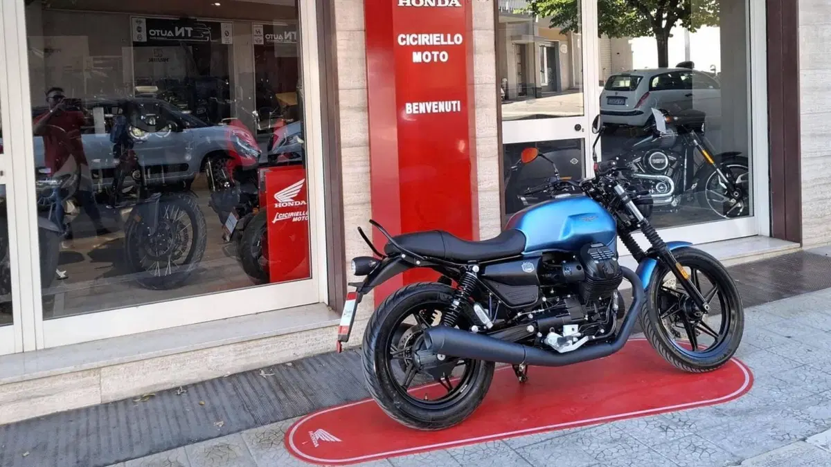 Moto Guzzi V7 Stone (2025 - 26) (6)