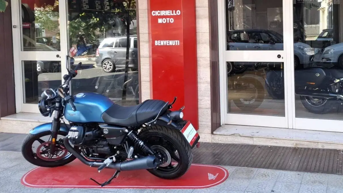 Moto Guzzi V7 Stone (2025 - 26) (7)